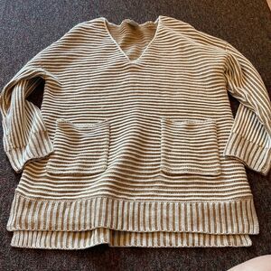 Emberley v‎ neck sweater small